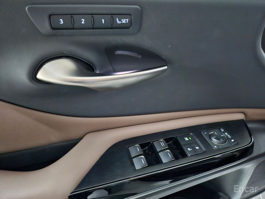 2023 Lexus ES VII Рестайлинг Luxury Plus с пробегом 24 262 км