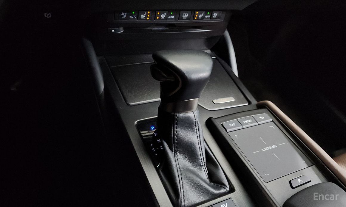 2022 Lexus ES VII Рестайлинг Luxury Plus с пробегом 84 959 км