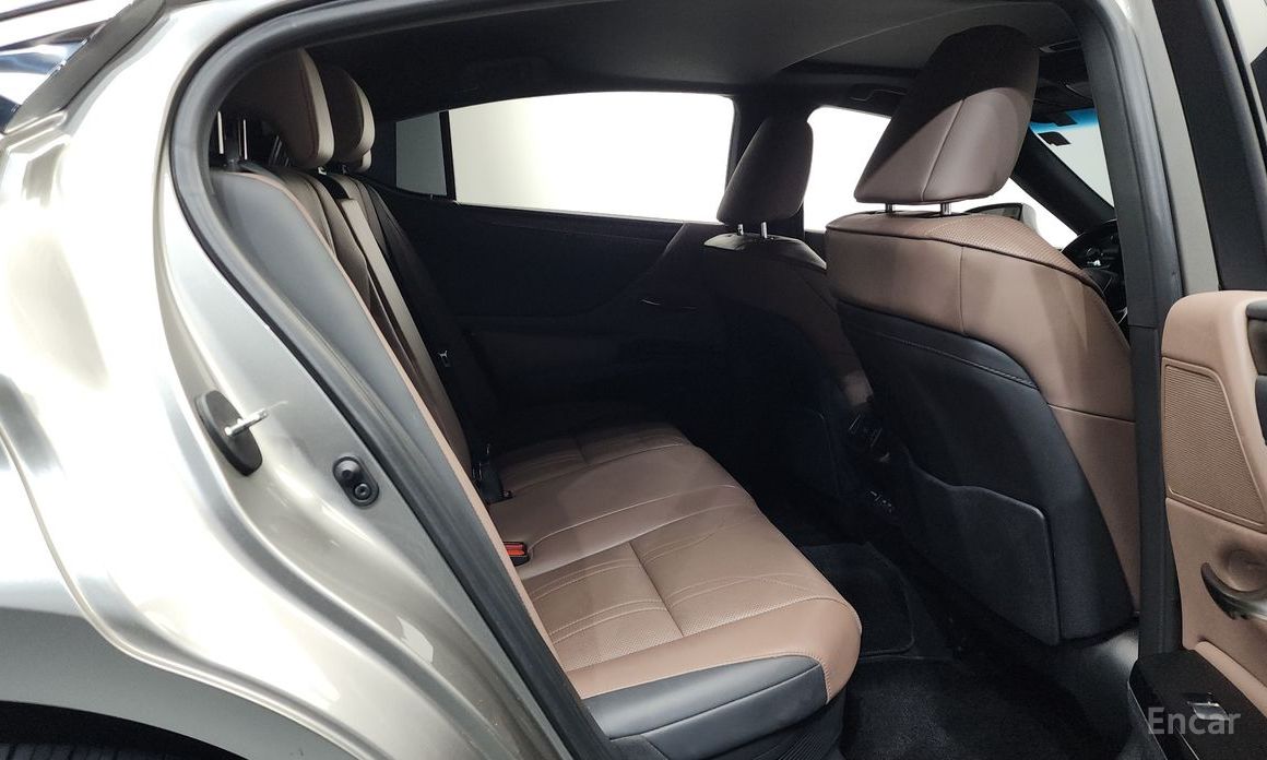 2022 Lexus ES VII Рестайлинг Luxury Plus с пробегом 84 959 км