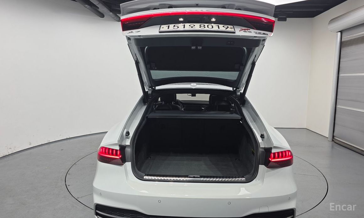 2020 Audi A7 II (4K) 55 TFSI Quattro Premium с пробегом 24 089 км