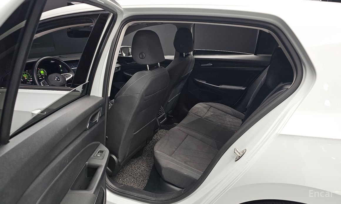 2022 Volkswagen Golf VIII 2.0 TDI Prestige с пробегом 87 000 км