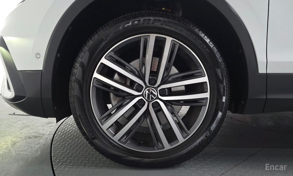 2022 Volkswagen Tiguan II Рестайлинг 2.0 TSI Prestige с пробегом 14 735 км