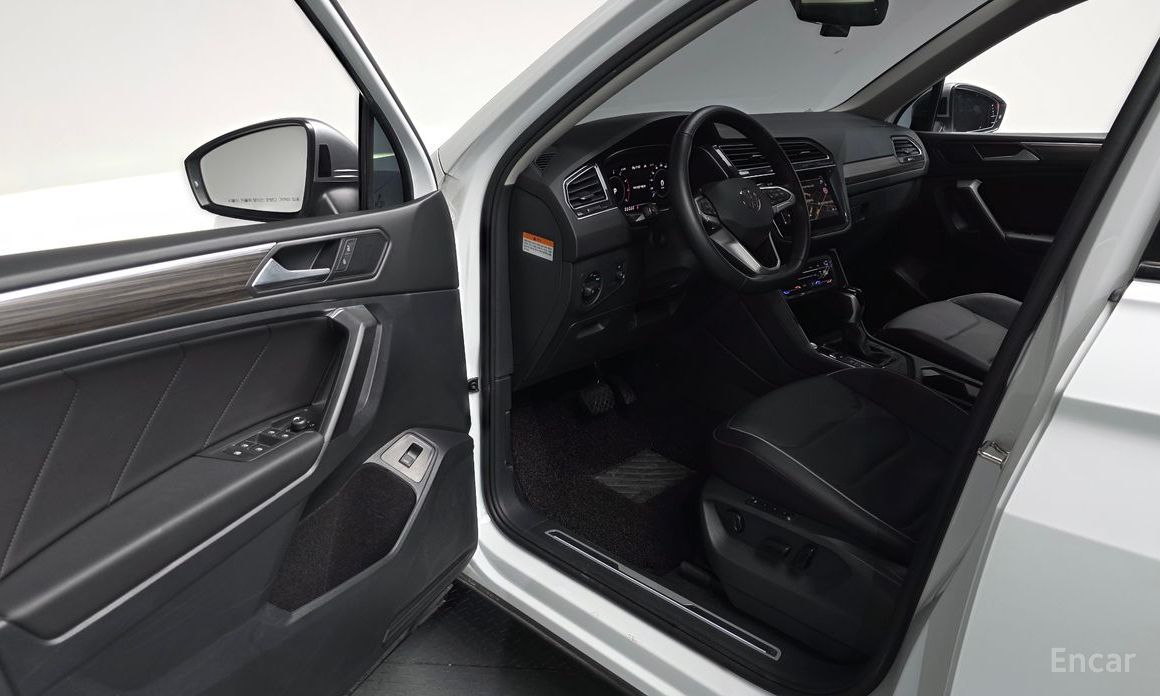 2022 Volkswagen Tiguan II Рестайлинг 2.0 TSI Prestige с пробегом 14 735 км