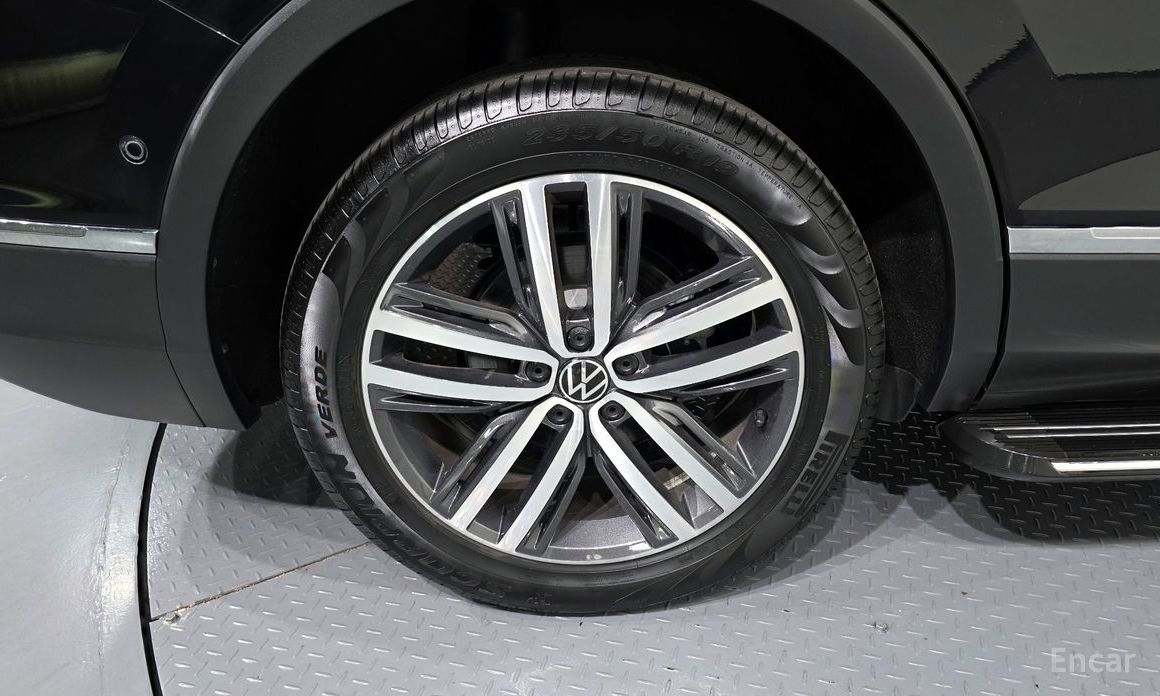 2022 Volkswagen Tiguan II Рестайлинг 2.0 TSI Prestige с пробегом 4 573 км