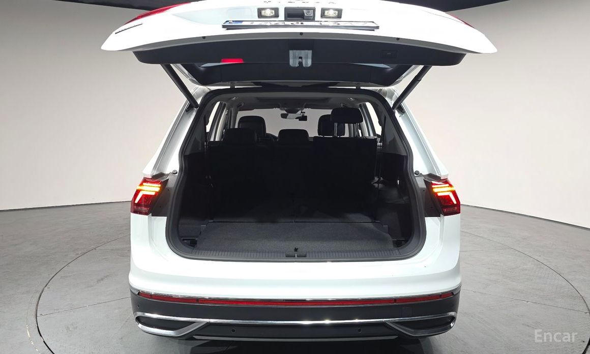 2022 Volkswagen Tiguan II Рестайлинг 2.0 TSI Prestige с пробегом 14 735 км