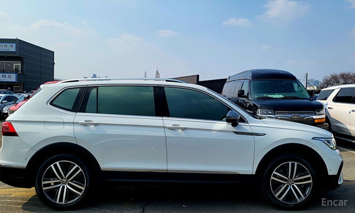 2022 Volkswagen Tiguan II Рестайлинг 2.0 TSI Prestige с пробегом 44 712 км