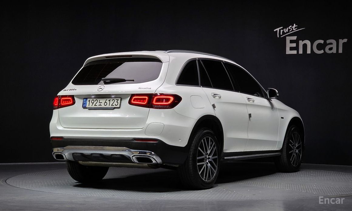 2021 Mercedes-Benz GLC I (X253) Рестайлинг GLC300e 4MATIC с пробегом 72 854 км