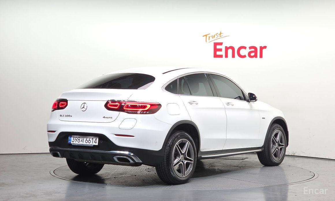 2021 Mercedes-Benz GLC I (X253) Рестайлинг GLC300e 4MATIC Coupe с пробегом 66 121 км