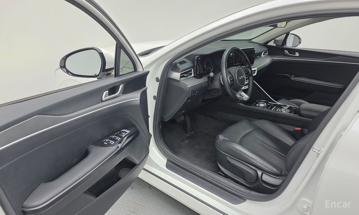 2022 Kia K5 III Trendy с пробегом 42 743 км