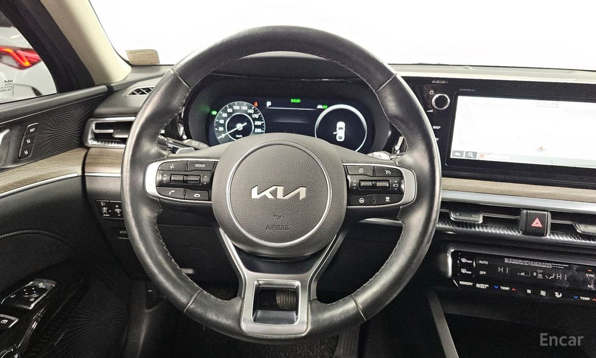 2022 Kia K5 III Signature с пробегом 70 409 км