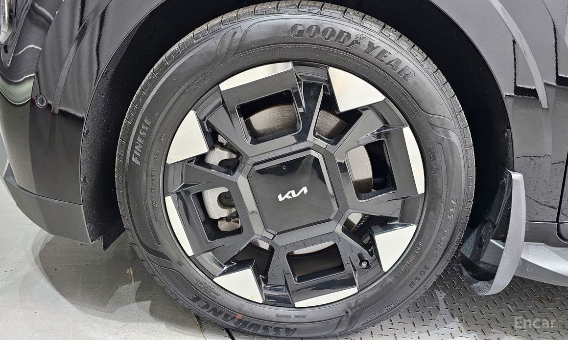 2023 Kia Carnival IV Рестайлинг 9-Seater Noblesse с пробегом 14 820 км