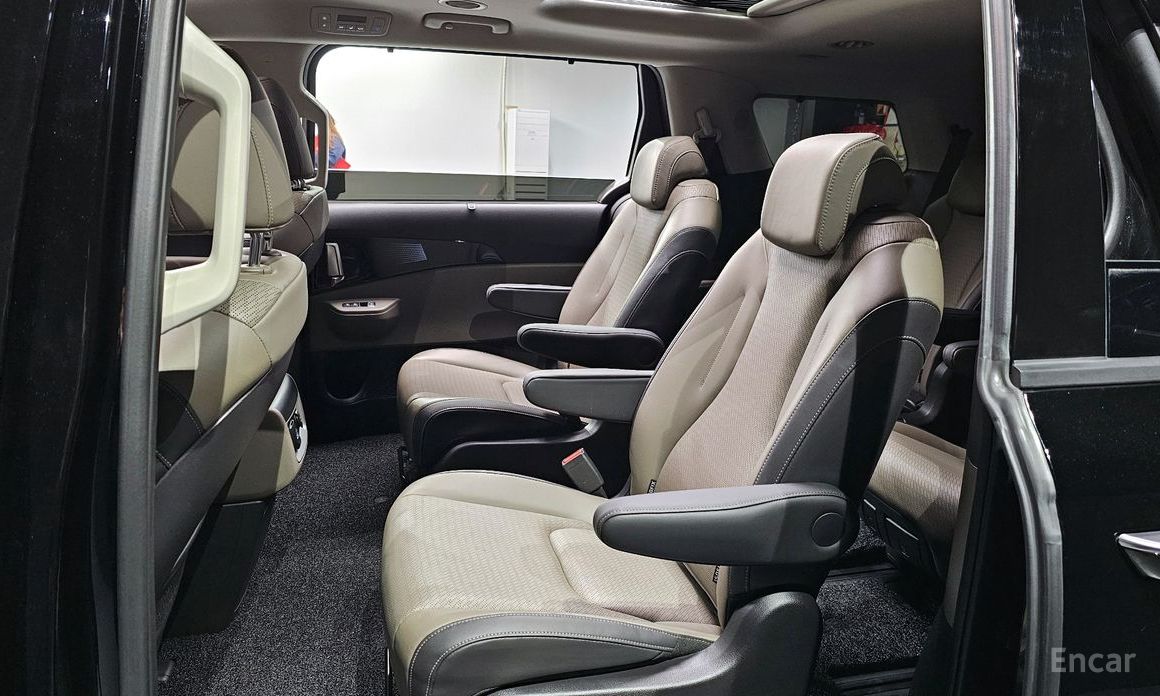 2025 Kia Carnival IV Рестайлинг 9-Seater Gravity с пробегом 28 231 км