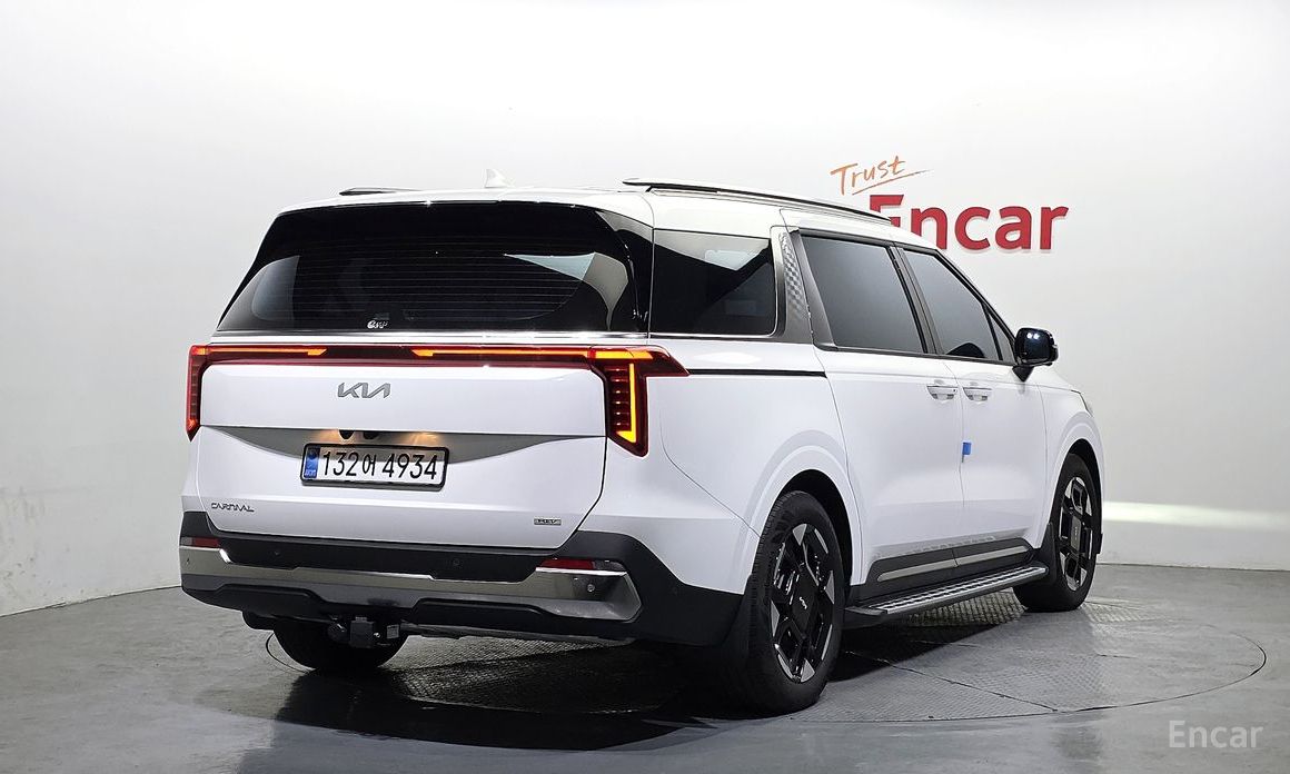 2025 Kia Carnival IV Рестайлинг HEV 9seater Signature с пробегом 13 474 км