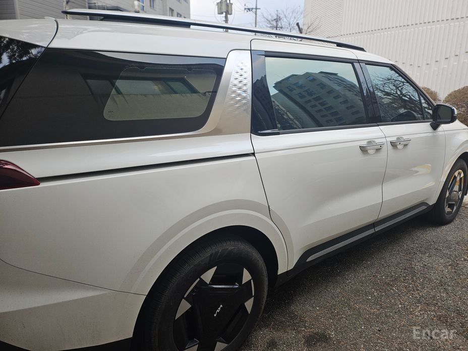 2024 Kia Carnival IV Рестайлинг HEV 9seater Signature с пробегом 24 800 км