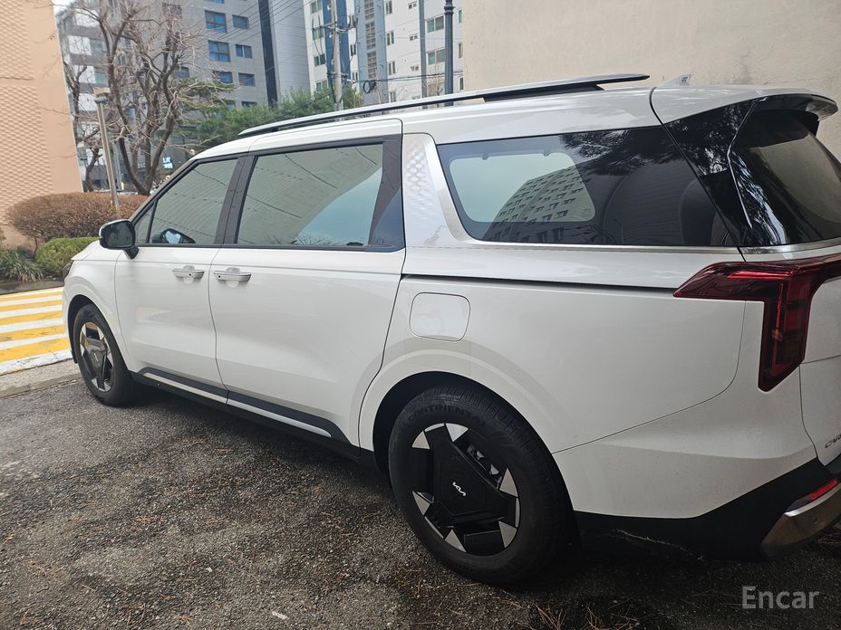2024 Kia Carnival IV Рестайлинг HEV 9seater Signature с пробегом 24 800 км