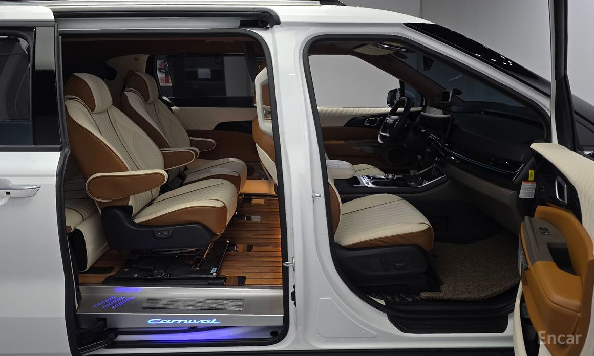 2025 Kia Carnival IV Рестайлинг HEV 9seater Signature с пробегом 13 474 км