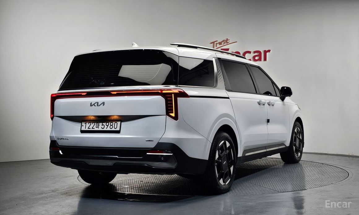 2024 Kia Carnival IV Рестайлинг HEV 9seater Signature с пробегом 29 404 км
