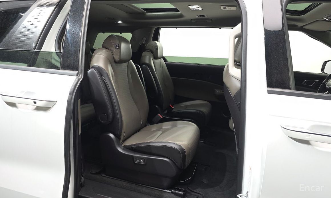 2024 Kia Carnival IV Рестайлинг HEV 9seater Signature с пробегом 28 042 км
