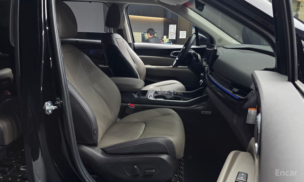 2025 Kia Carnival IV Рестайлинг HEV 9seater Signature с пробегом 15 649 км