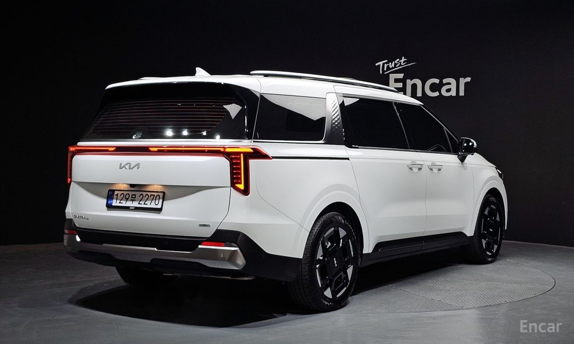 2025 Kia Carnival IV Рестайлинг HEV 9seater Signature с пробегом 12 770 км