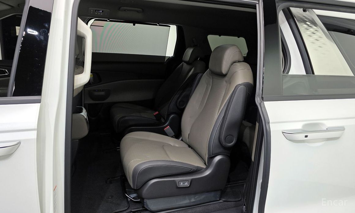 2025 Kia Carnival IV Рестайлинг HEV 9seater Nobless с пробегом 5 534 км