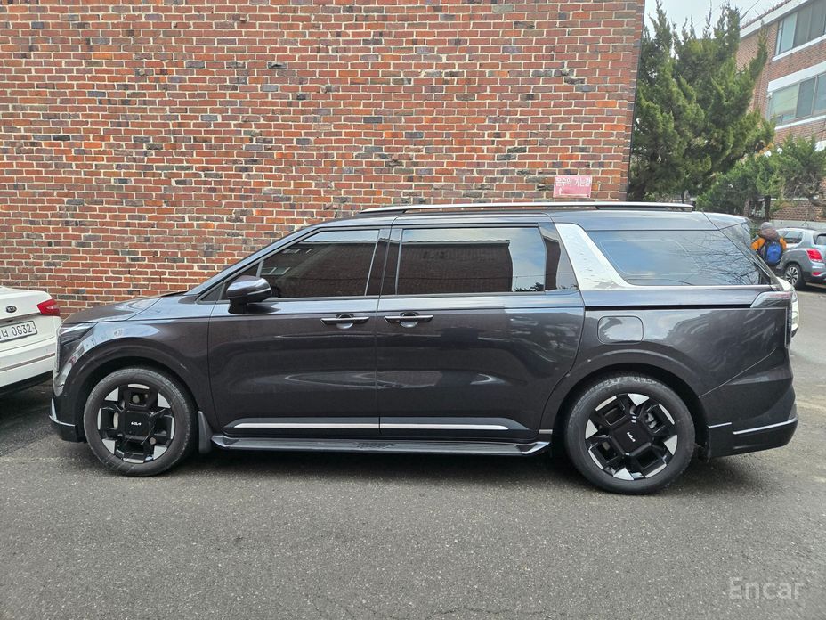 2024 Kia Carnival IV Рестайлинг HEV 9seater Nobless с пробегом 14 790 км