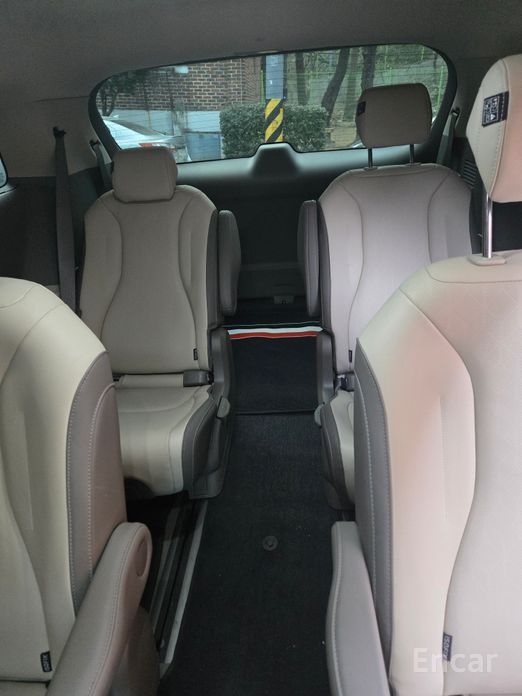 2024 Kia Carnival IV Рестайлинг HEV 9seater Nobless с пробегом 14 790 км