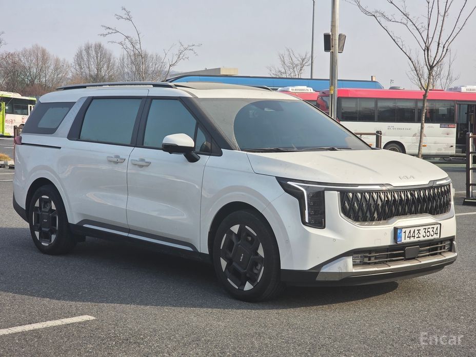 2024 Kia Carnival IV Рестайлинг HEV 9seater Signature с пробегом 4 941 км