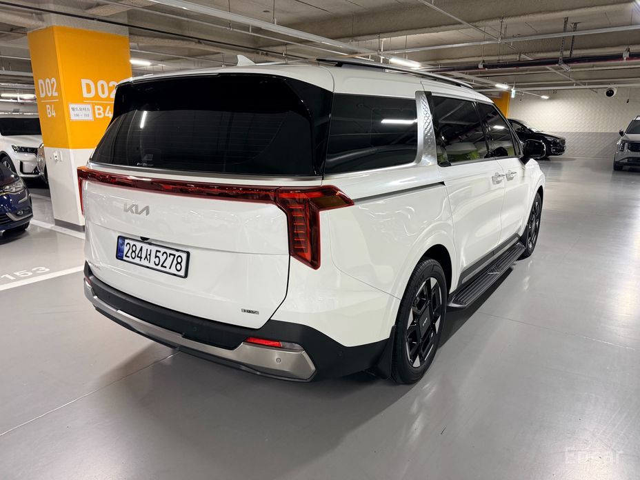 2025 Kia Carnival IV Рестайлинг HEV 9seater Nobless с пробегом 5 897 км