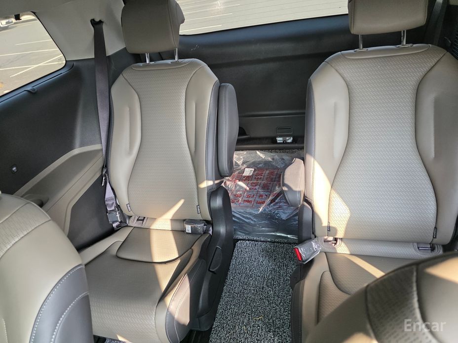 2024 Kia Carnival IV Рестайлинг HEV 9seater Signature с пробегом 4 941 км