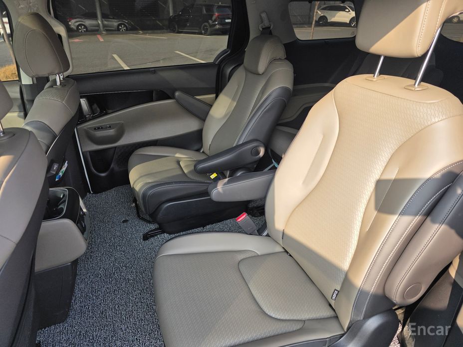 2024 Kia Carnival IV Рестайлинг HEV 9seater Signature с пробегом 4 941 км