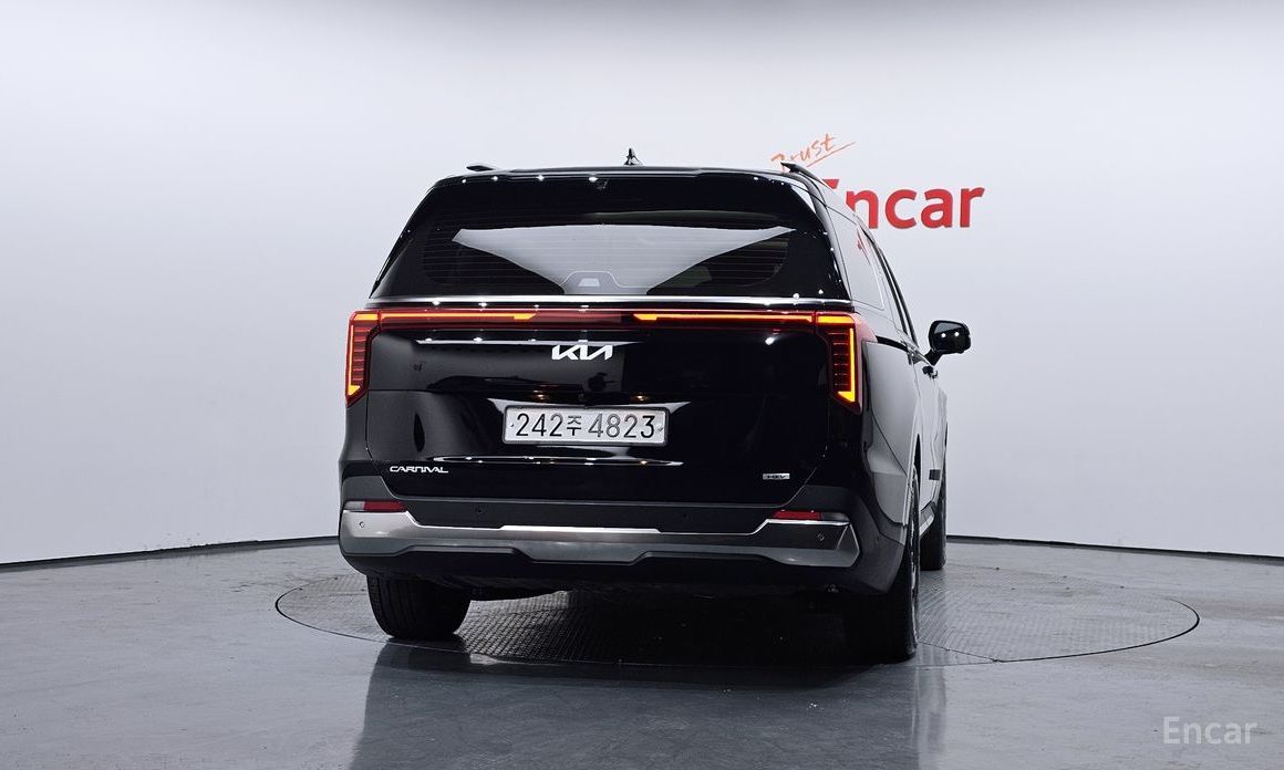 2024 Kia Carnival IV Рестайлинг HEV 9seater Signature с пробегом 29 863 км