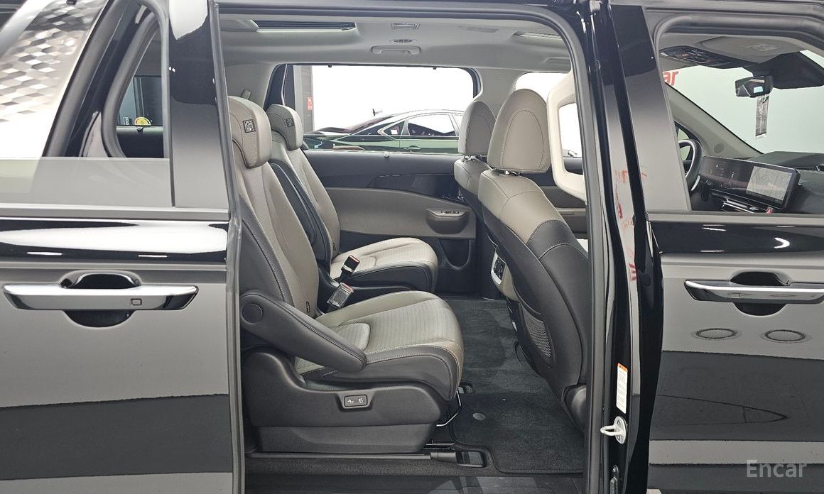2024 Kia Carnival IV Рестайлинг HEV 9seater Signature с пробегом 29 863 км