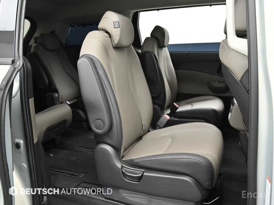 2025 Kia Carnival IV Рестайлинг HEV 9seater Nobless с пробегом 10 000 км