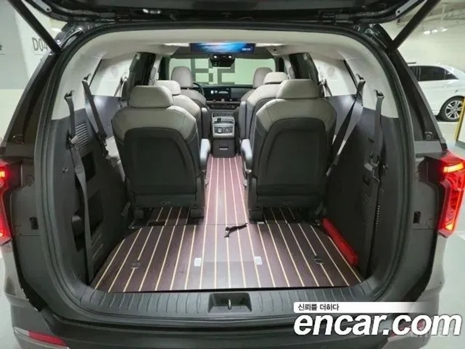 2025 Kia Carnival IV Рестайлинг Gasoline 9-Seater Hi Limousine (7-seater Limousine(Special vehicle) с пробегом 13 106 км