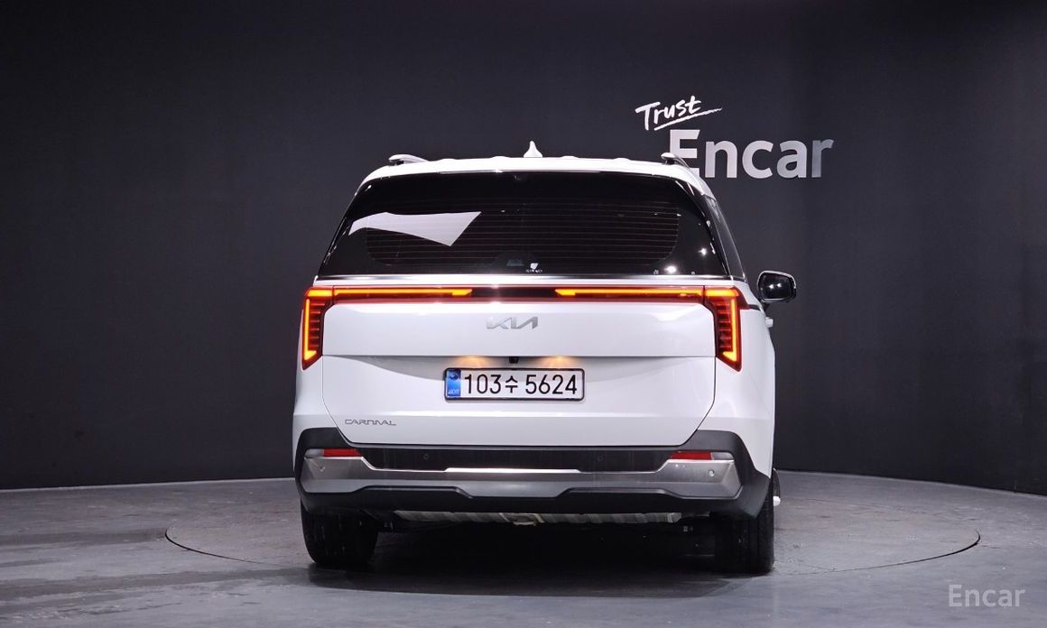 2025 Kia Carnival IV Рестайлинг Gasoline 9-Seater Signature с пробегом 4 740 км