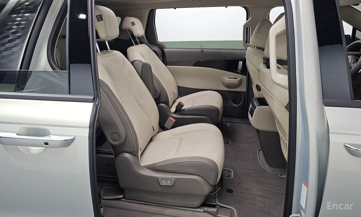 2024 Kia Carnival IV Рестайлинг Gasoline 9-Seater Signature с пробегом 8 678 км