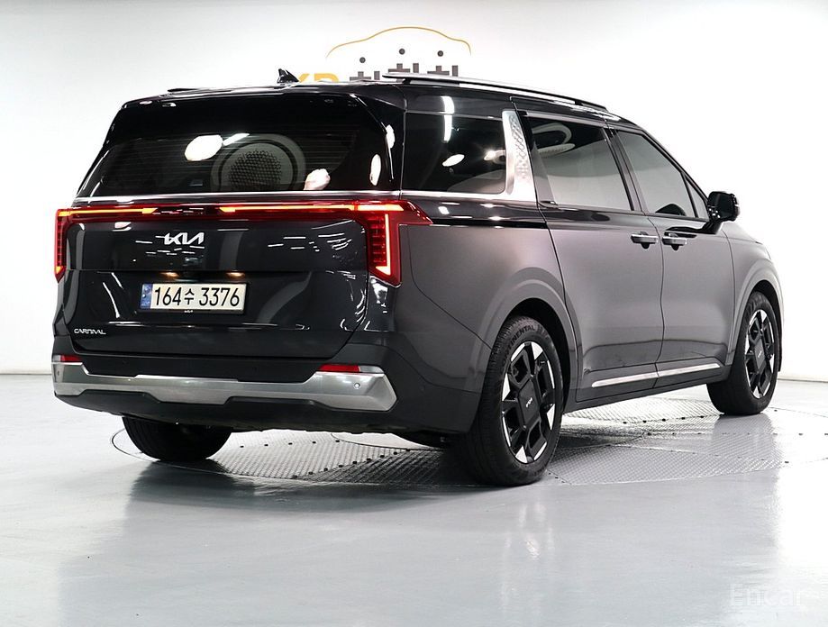 2024 Kia Carnival IV Рестайлинг Gasoline 9-Seater Signature с пробегом 18 000 км