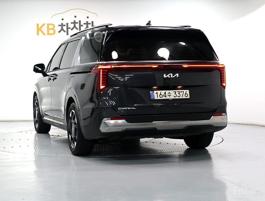 2024 Kia Carnival IV Рестайлинг Gasoline 9-Seater Signature с пробегом 18 000 км