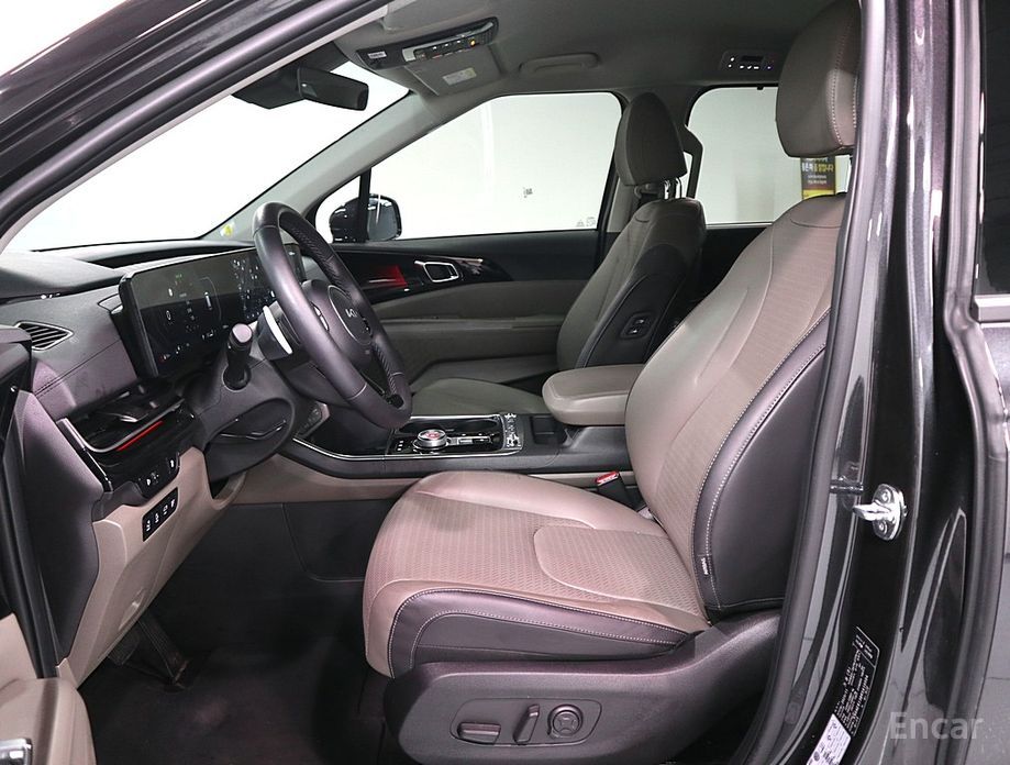 2024 Kia Carnival IV Рестайлинг Gasoline 9-Seater Signature с пробегом 18 000 км