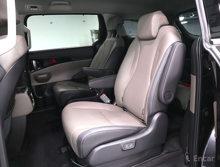 2024 Kia Carnival IV Рестайлинг Gasoline 9-Seater Signature с пробегом 18 000 км