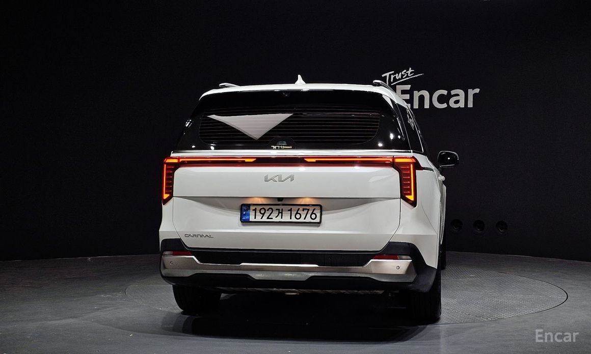 2023 Kia Carnival IV Рестайлинг Gasoline 9-Seater Signature с пробегом 30 675 км