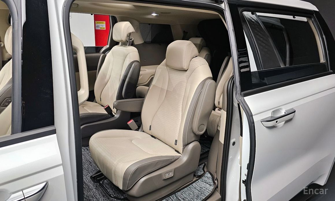 2023 Kia Carnival IV Рестайлинг Gasoline 9-Seater Signature с пробегом 30 675 км