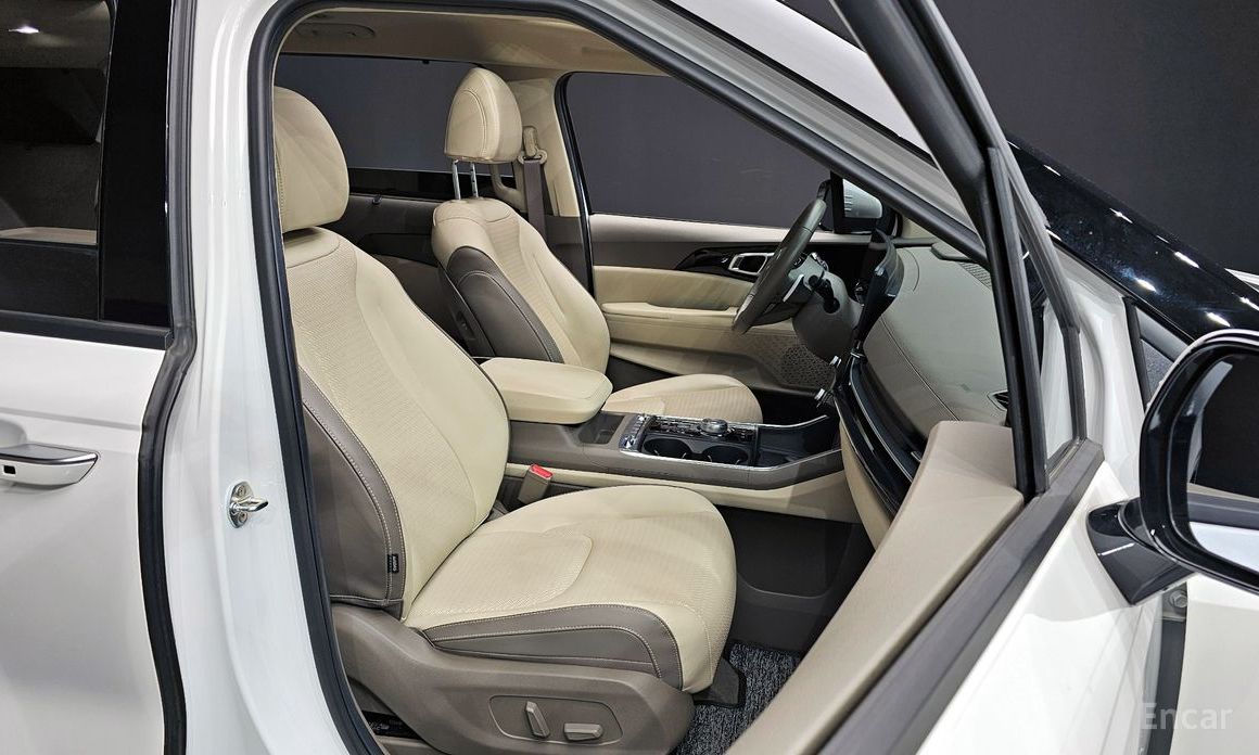 2023 Kia Carnival IV Рестайлинг Gasoline 9-Seater Signature с пробегом 30 675 км