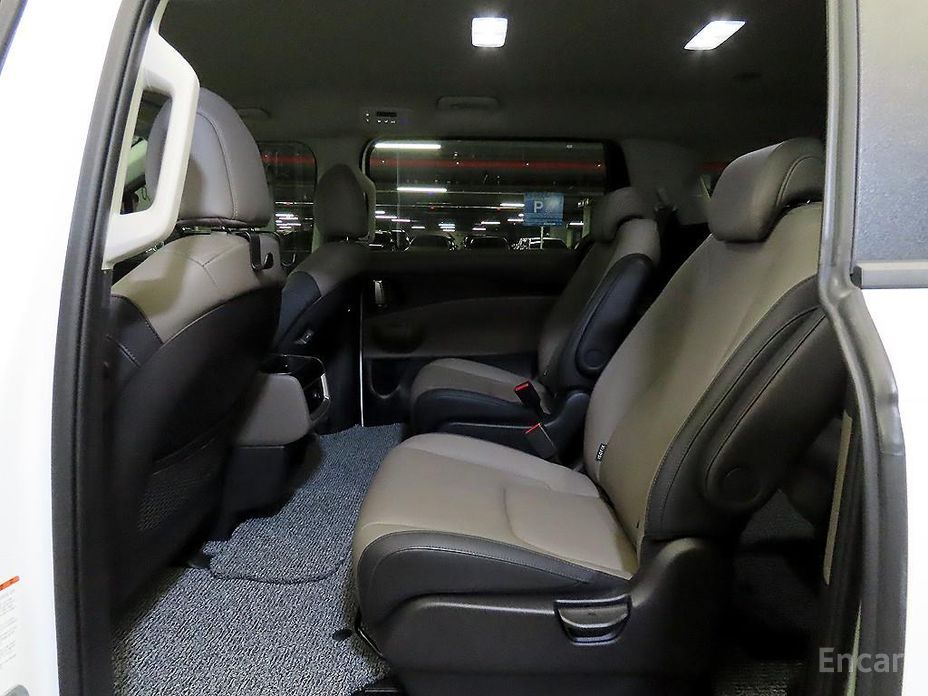2024 Kia Carnival IV Рестайлинг Gasoline 9-Seater Prestige с пробегом 11 000 км