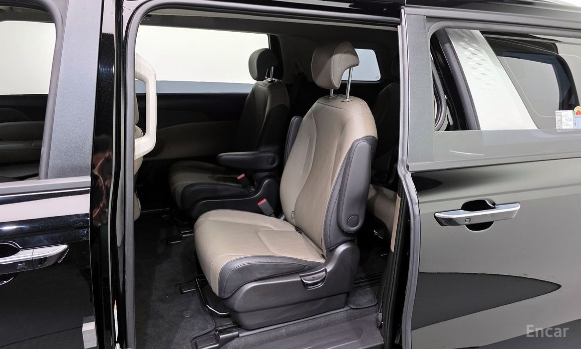 2025 Kia Carnival IV Рестайлинг Gasoline 9-Seater Prestige с пробегом 15 567 км