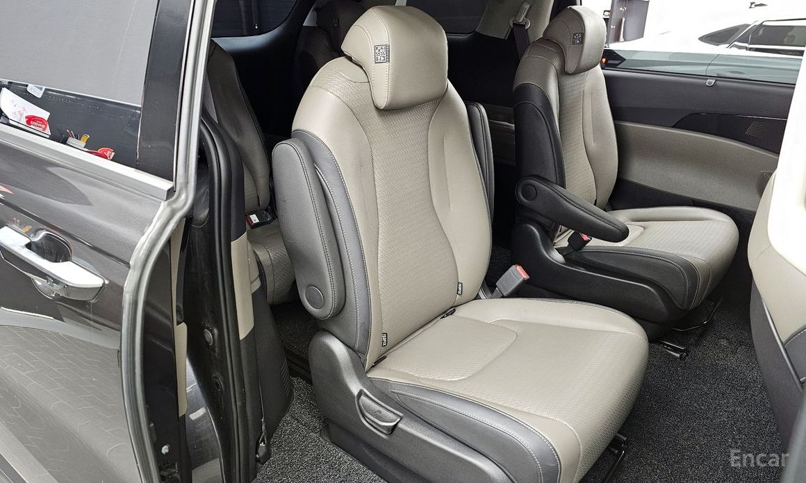 2024 Kia Carnival IV Рестайлинг Gasoline 9-Seater Signature с пробегом 24 977 км
