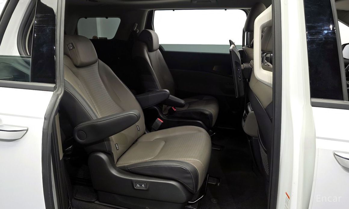 2024 Kia Carnival IV Рестайлинг Gasoline 9-Seater Signature с пробегом 16 180 км