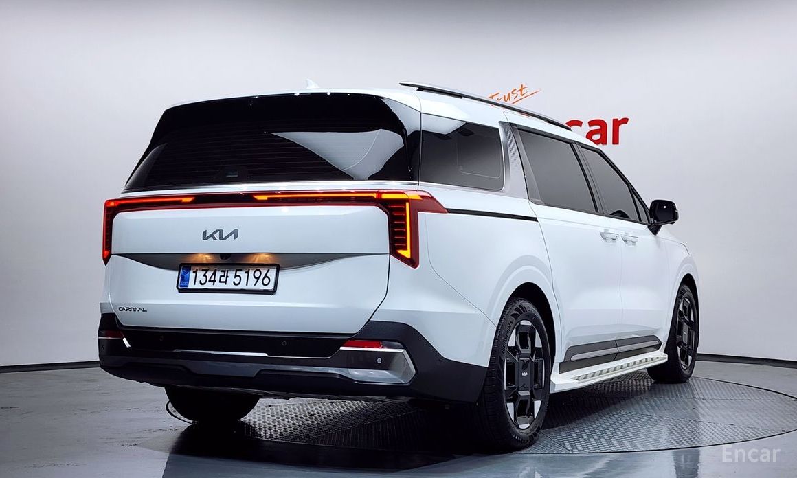 2025 Kia Carnival IV Рестайлинг Gasoline 9-Seater Signature с пробегом 8 602 км