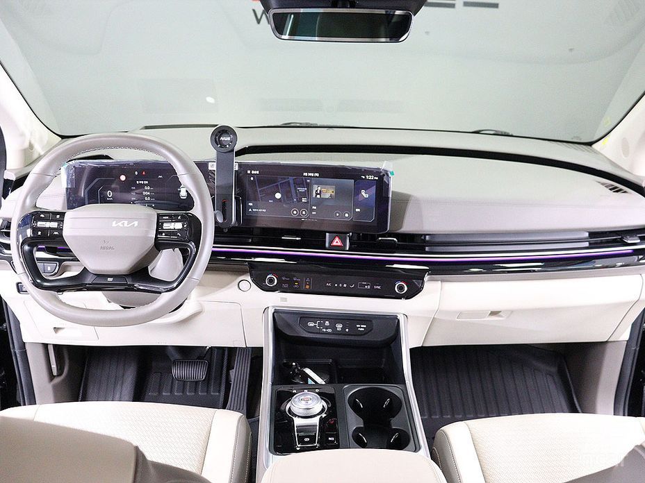 2025 Kia Carnival IV Рестайлинг Gasoline 9-Seater Gravity с пробегом 14 994 км